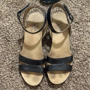 Life Stride Black Ankle Strap Sandals